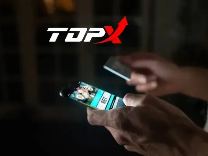 Jogador conferindo no celular o status de um saque pendente na TopX